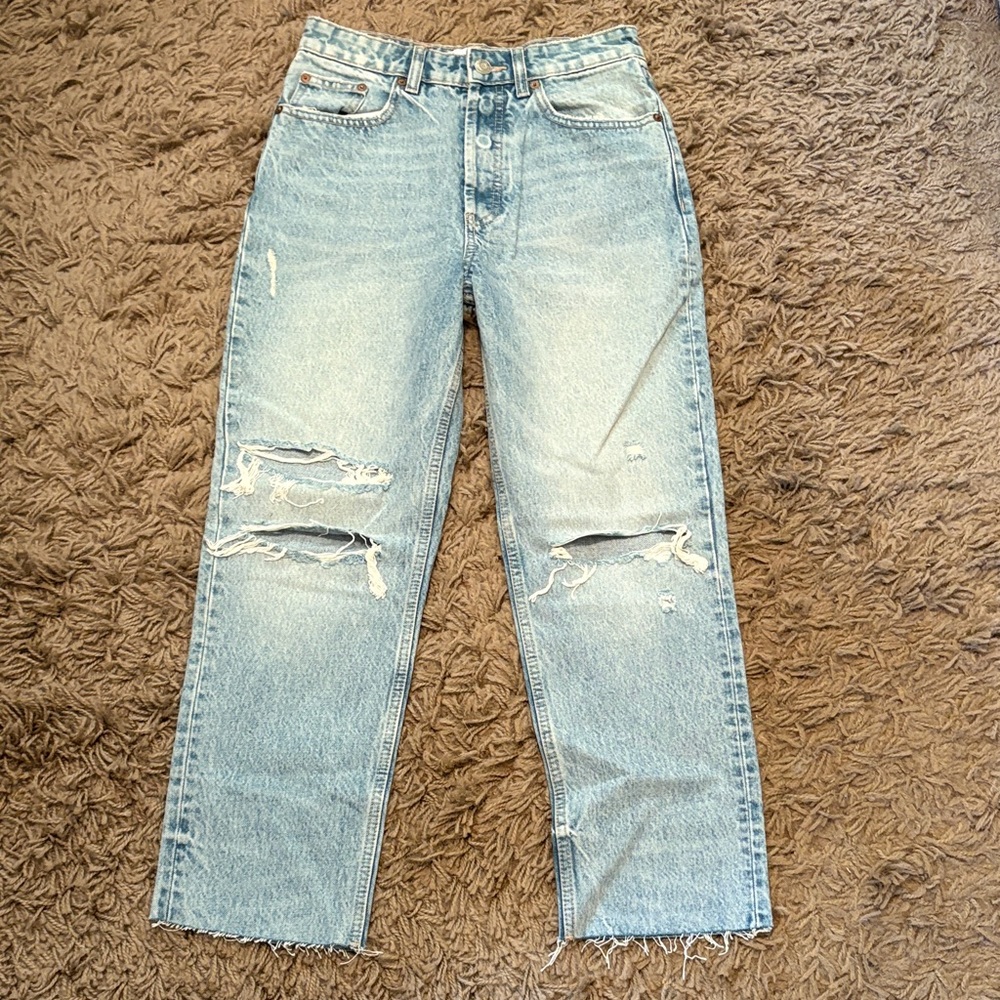 Zara Women's Cropped‎ Ripped Jeans - Light Blue Distressed sz 4 26